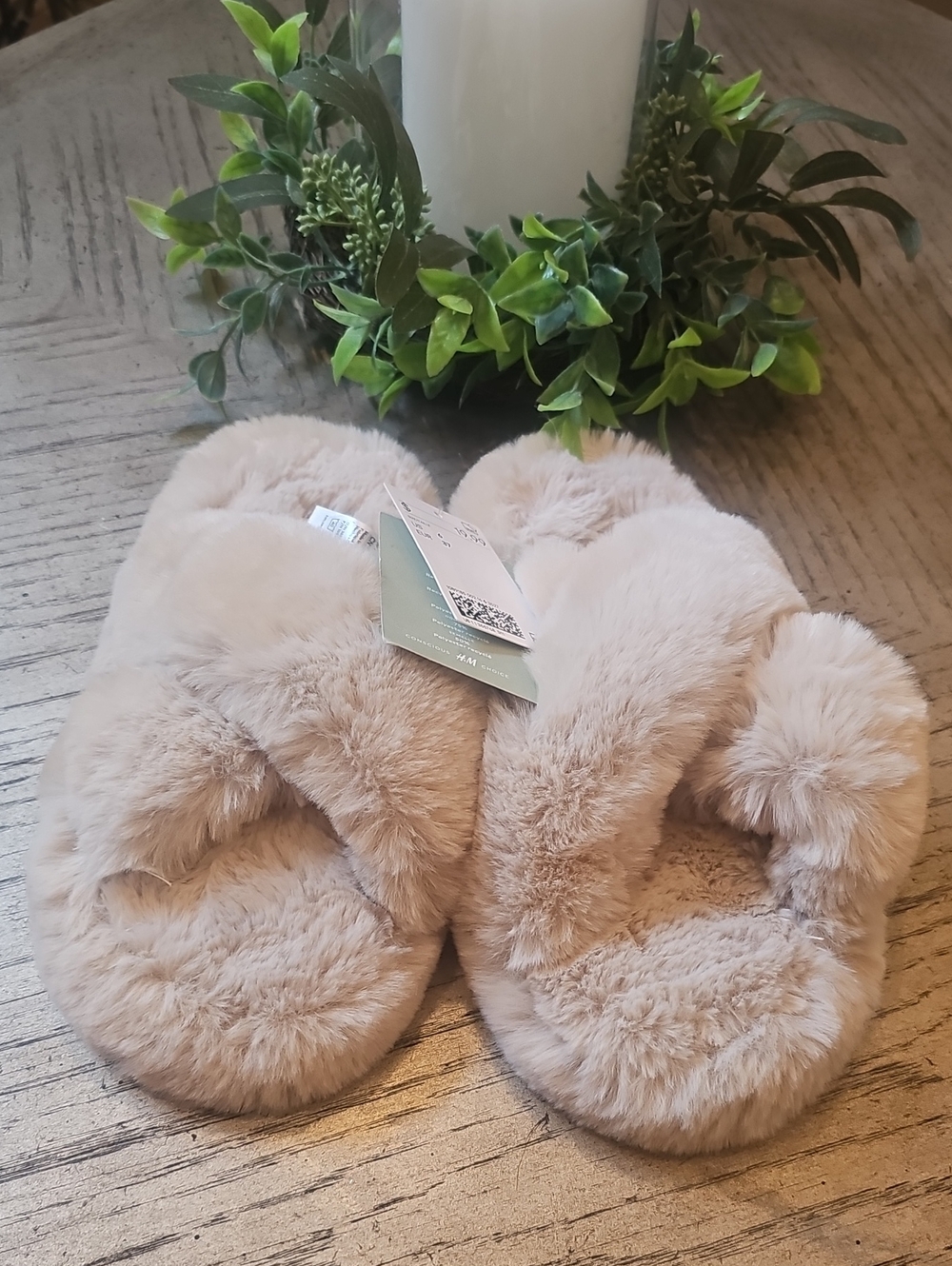 Plush Faux Fur Crisscross Slippers - Beige Size 6 NWT H&M